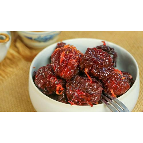 Sắc màu và hương vị là linh hồn của mứt mận Hoà An