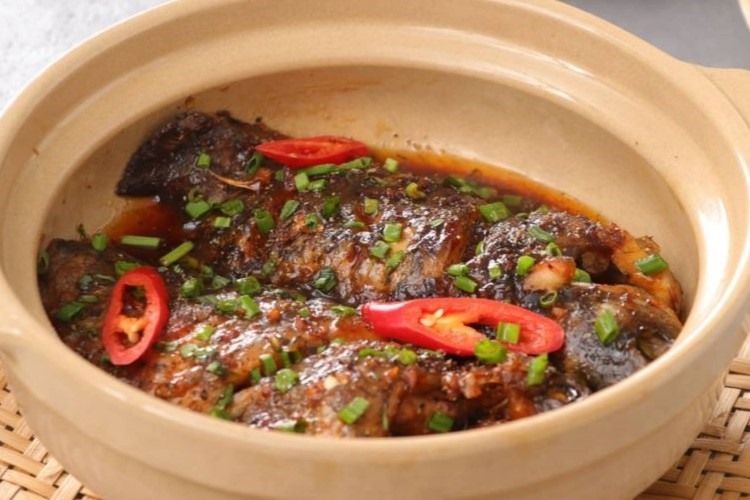 Nồi Cá Kho "Queo" Lại Và Nỗi Nhớ Không Tên