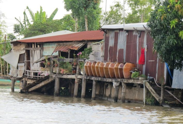 Mùa nước nổi và "sứ mệnh" đặc biệt của chiếc lu